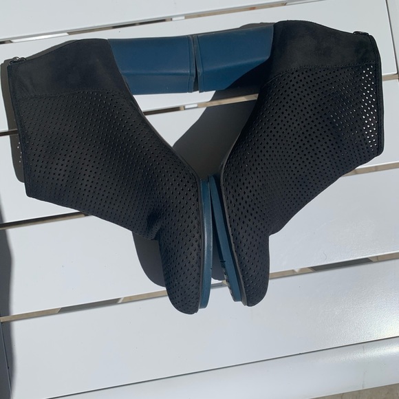 Camper Miriam Perforated Black leather blue heel booties 7.5-8 (European 38) - Picture 12 of 16